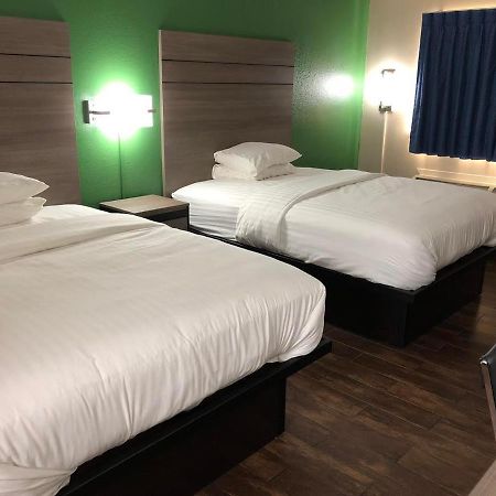 Travelers Inn And Suites Wharton Екстериор снимка
