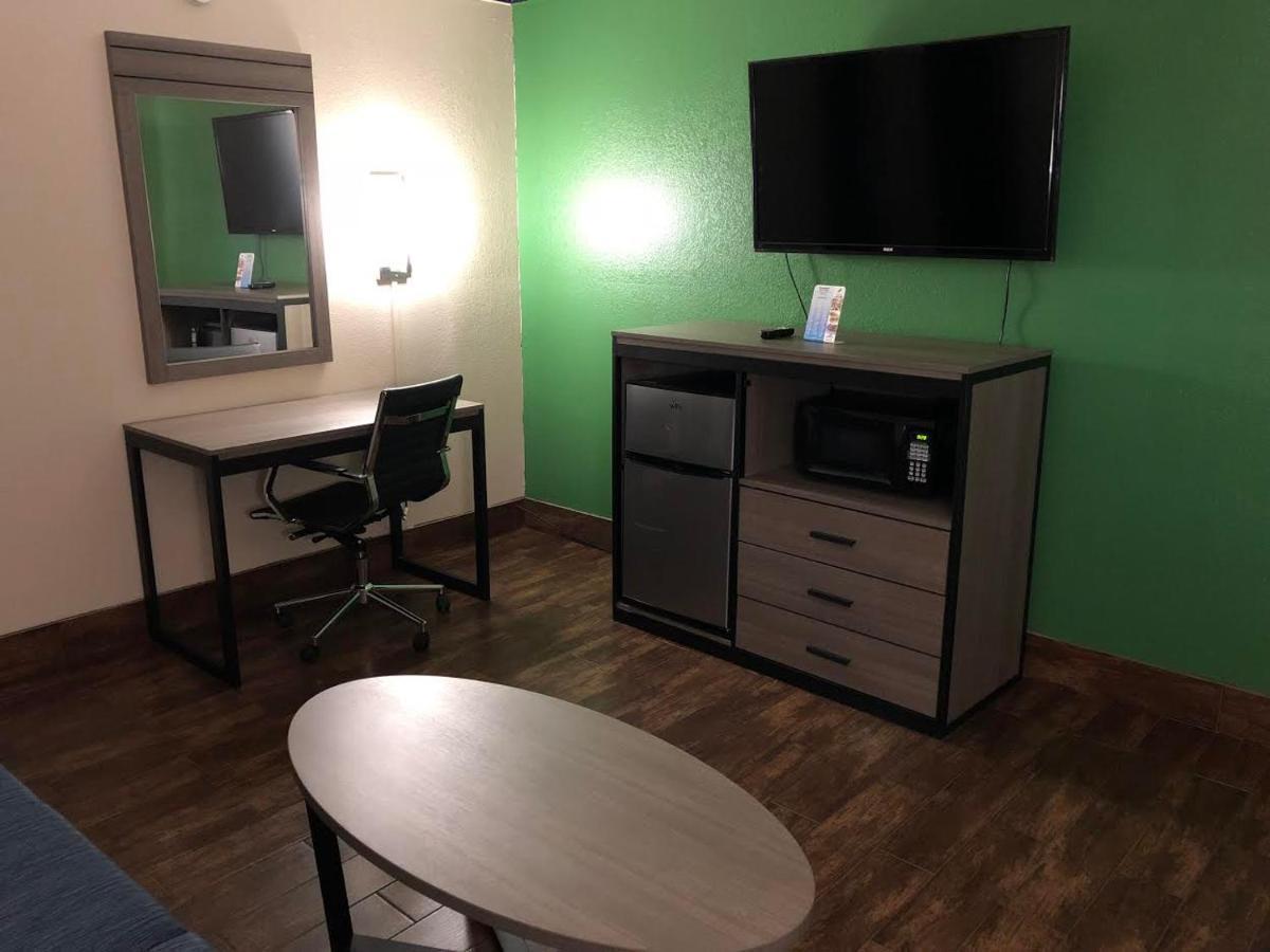 Travelers Inn And Suites Wharton Екстериор снимка