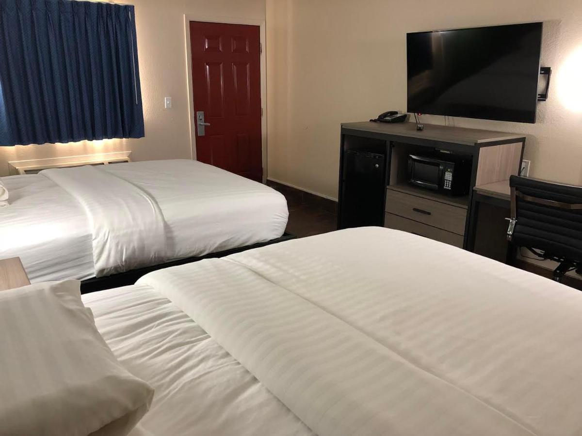 Travelers Inn And Suites Wharton Екстериор снимка