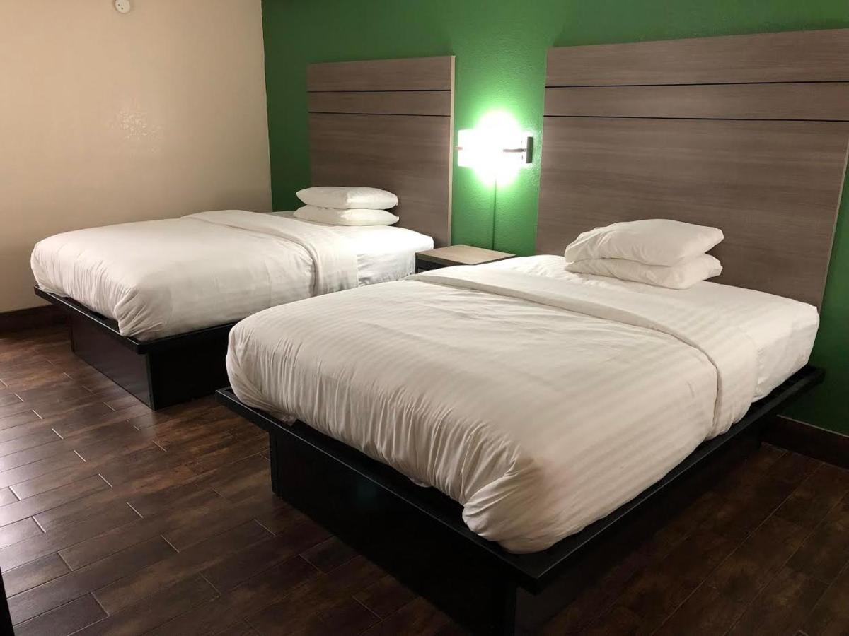 Travelers Inn And Suites Wharton Екстериор снимка