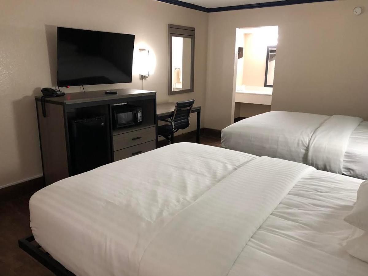 Travelers Inn And Suites Wharton Екстериор снимка