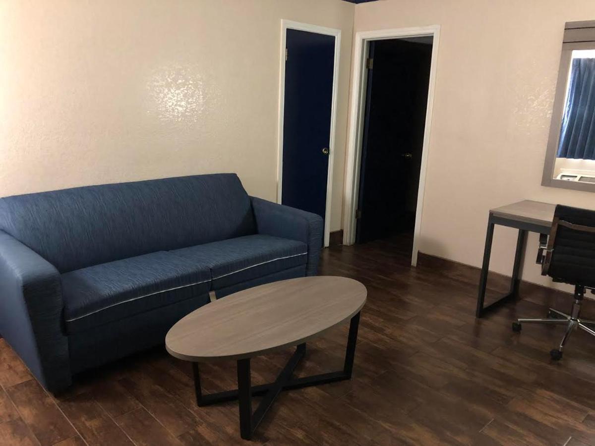 Travelers Inn And Suites Wharton Екстериор снимка